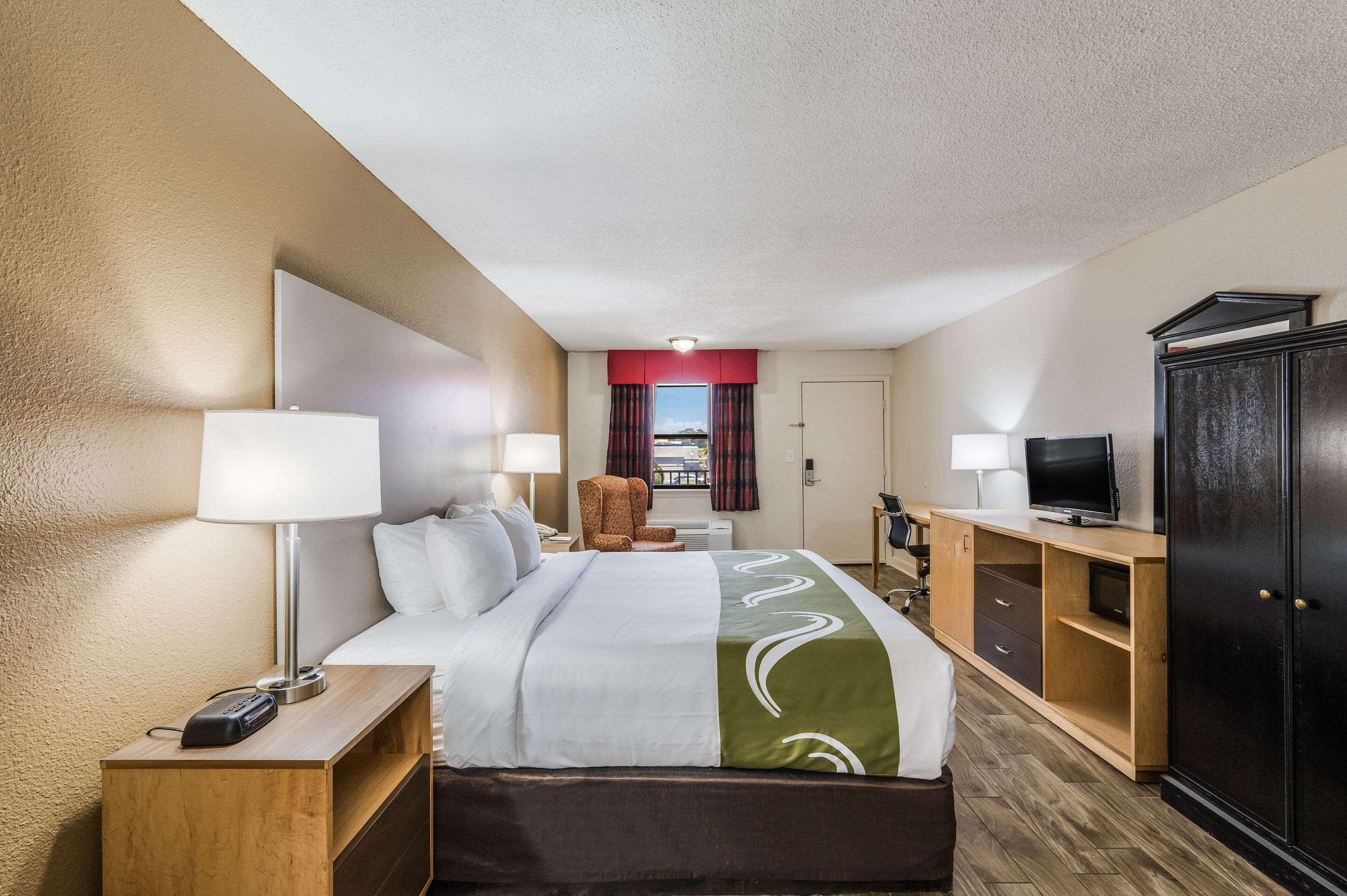 SUITE, KING BED