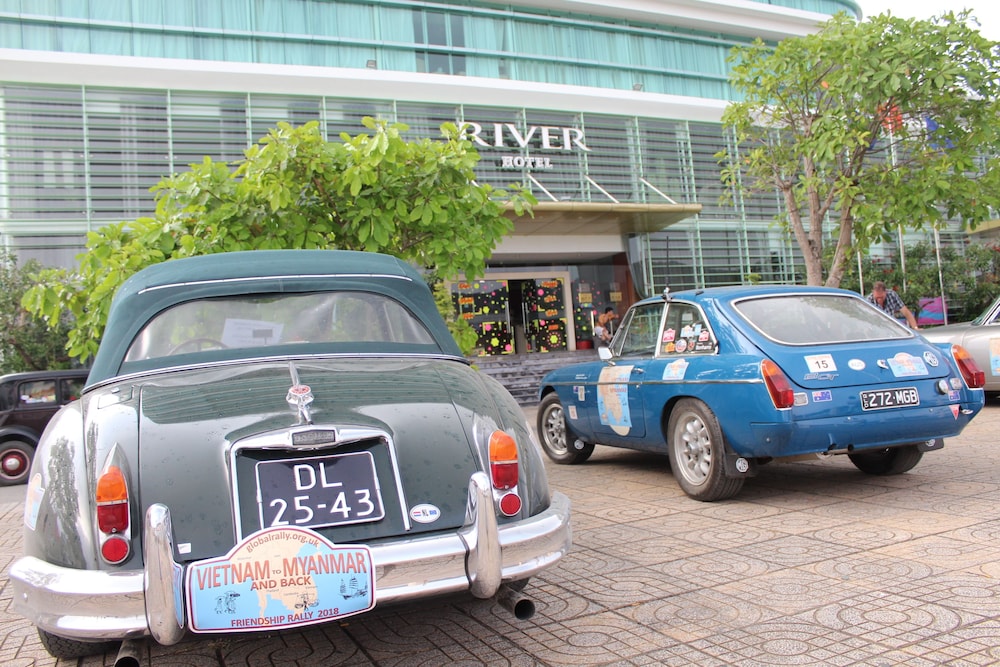 River Hotel 68/79