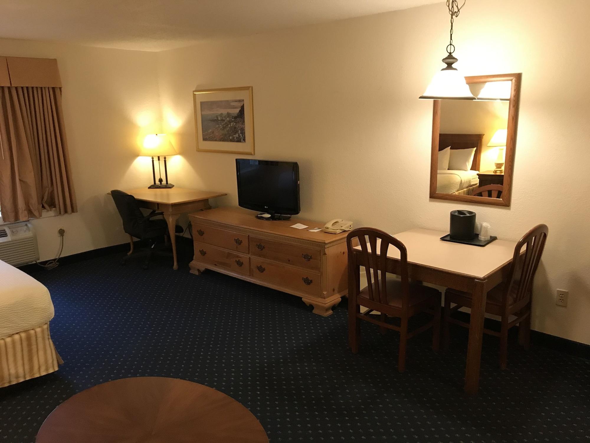 Rosemont Suites 14/19