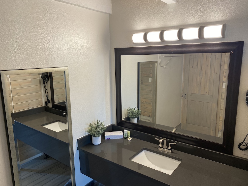 Gulf Coast Inn 48/50