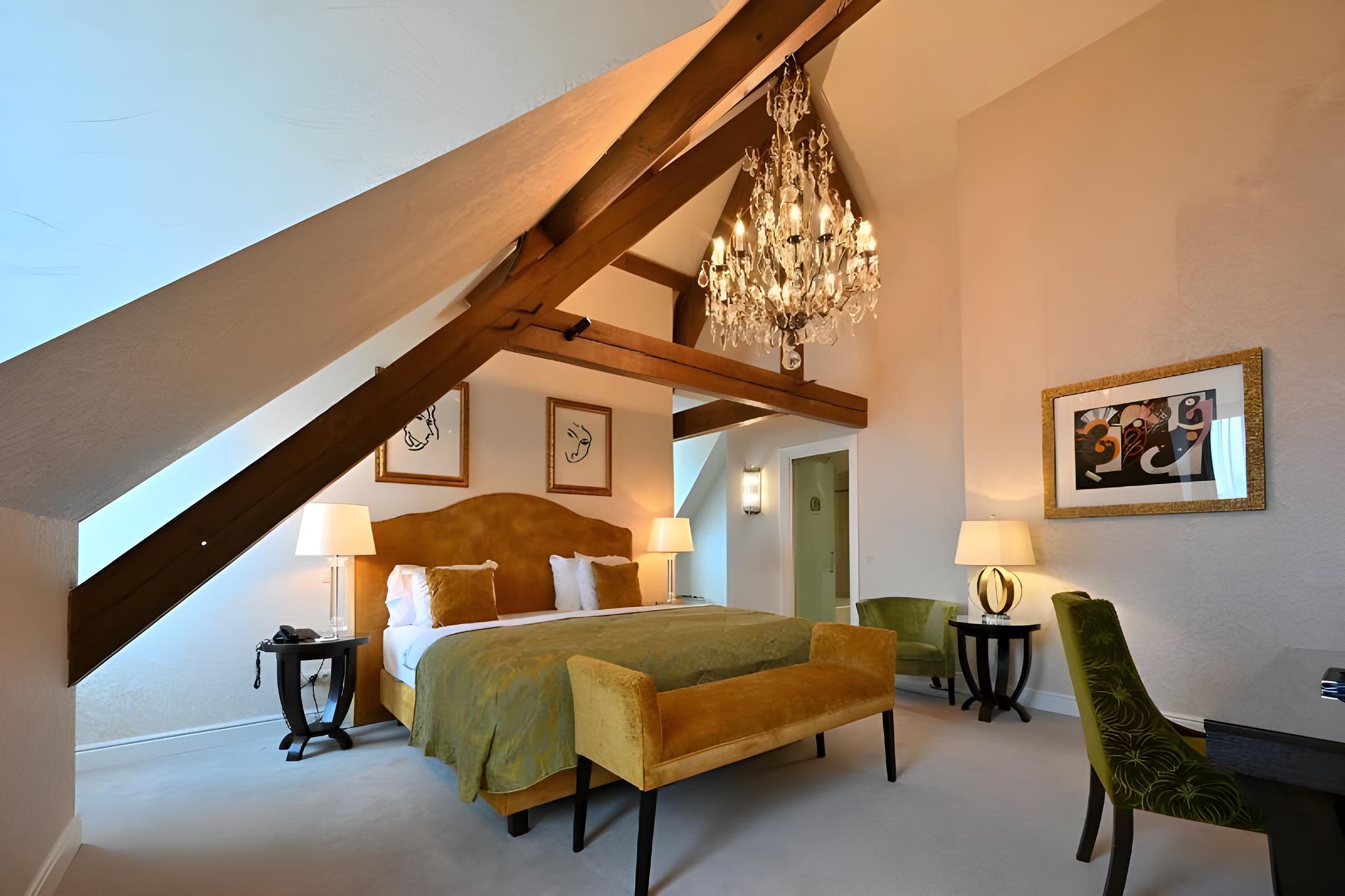 Room, Queen Bed, Attic
