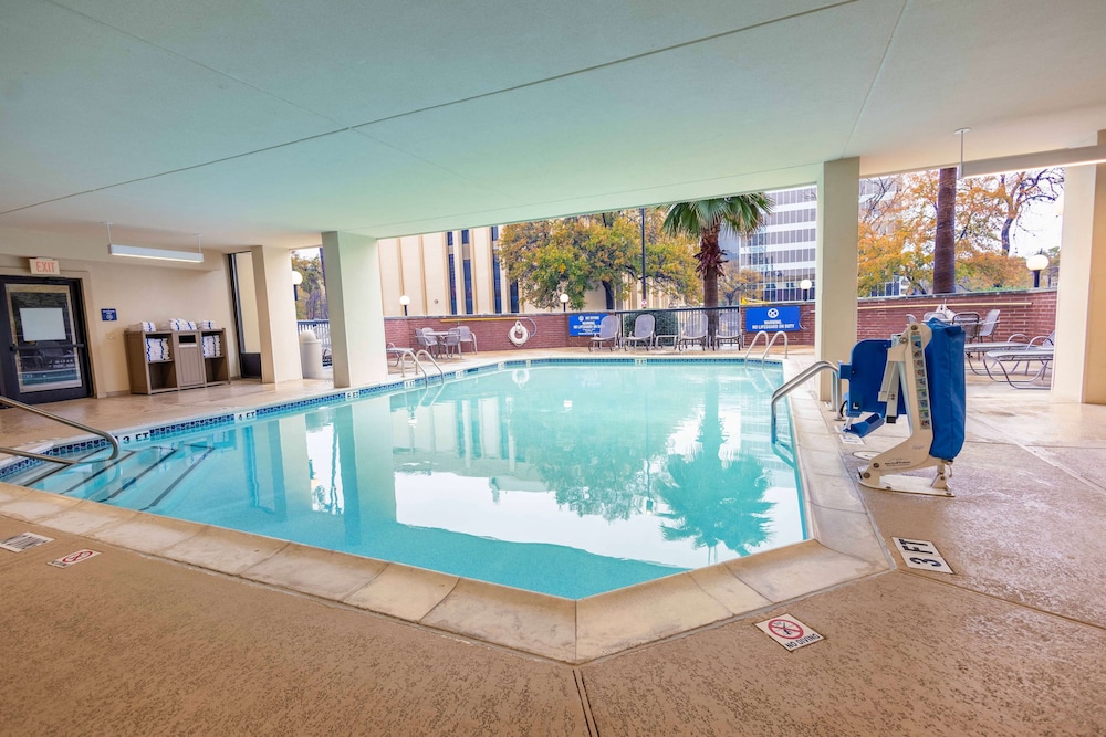 Drury Inn & Suites Near the Galleria Houston 27/49