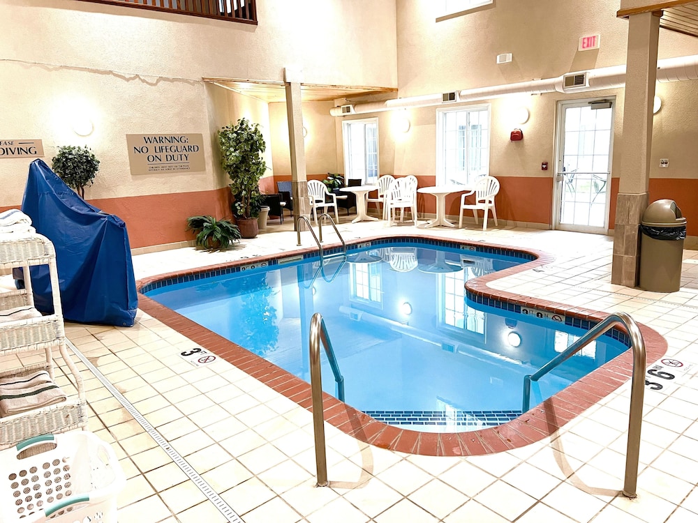 MainStay Suites Madison Airport 5/52