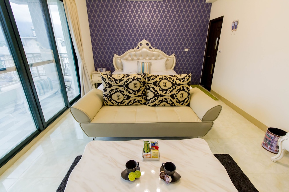 Shan Hai B&B 2/43