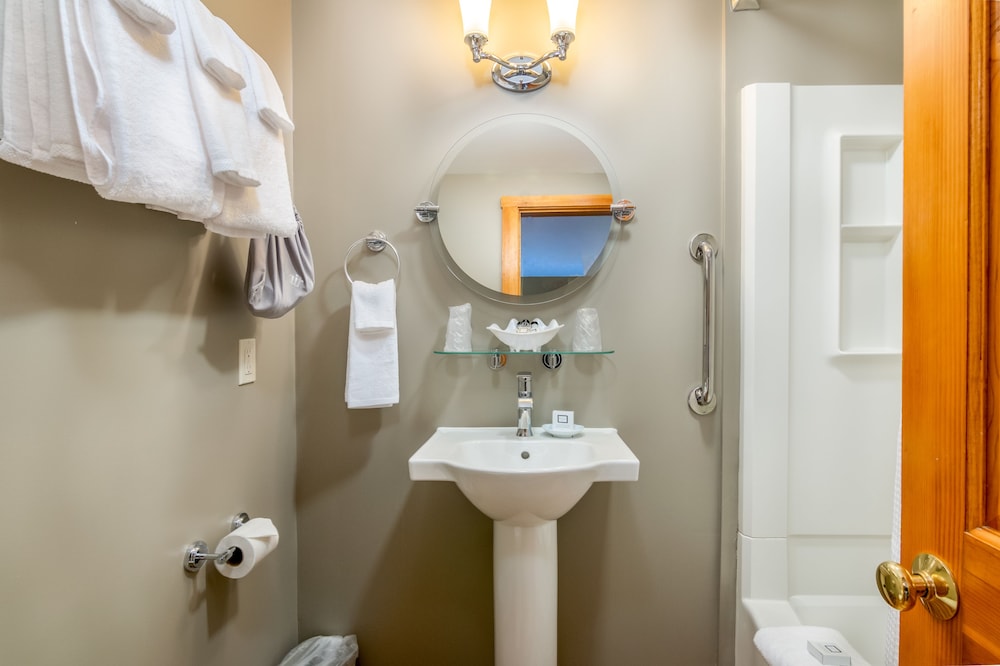 Grey Fox Inn Resort 33/66