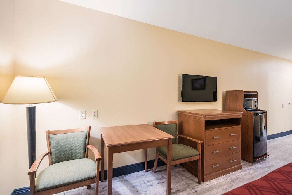 Econo Lodge Inn & Suites Little Rock SW 13/21