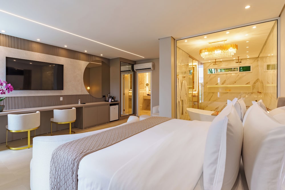 ROMANTIC, SUITE, RESORT VIEW, BATHTUB