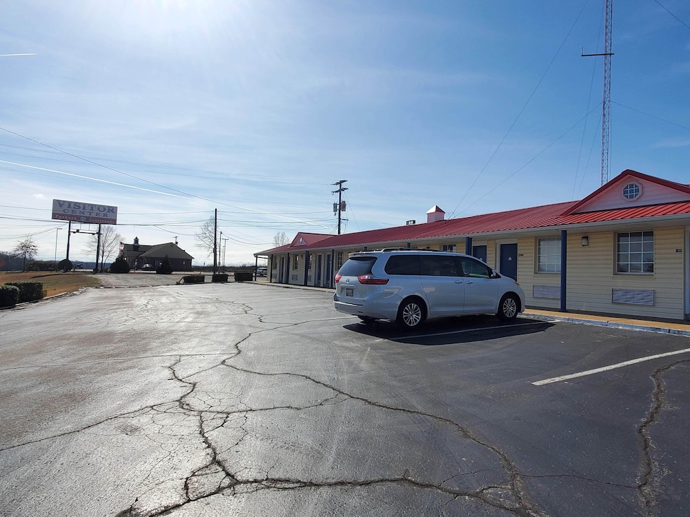Americas Best Value Inn Wildersville 9/35