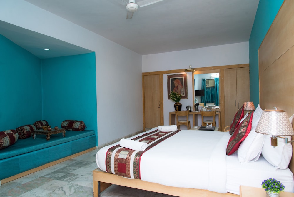 HOTEL GORBANDH 29/48