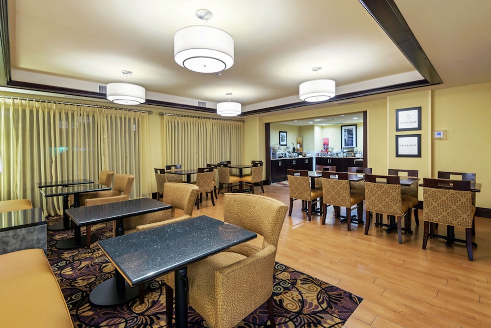 Hampton Inn Baton Rouge I-10 and College Dr 27/38