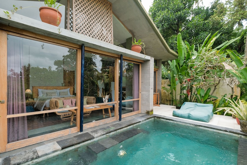 Amora Ubud Boutique Villas 25/48