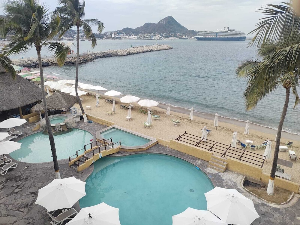 Marina Puerto Dorado Hotel 36/40
