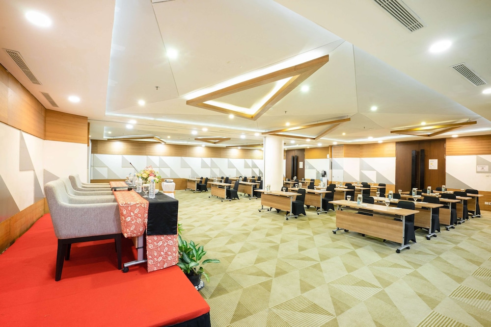 Golden Tulip Pontianak 40/64