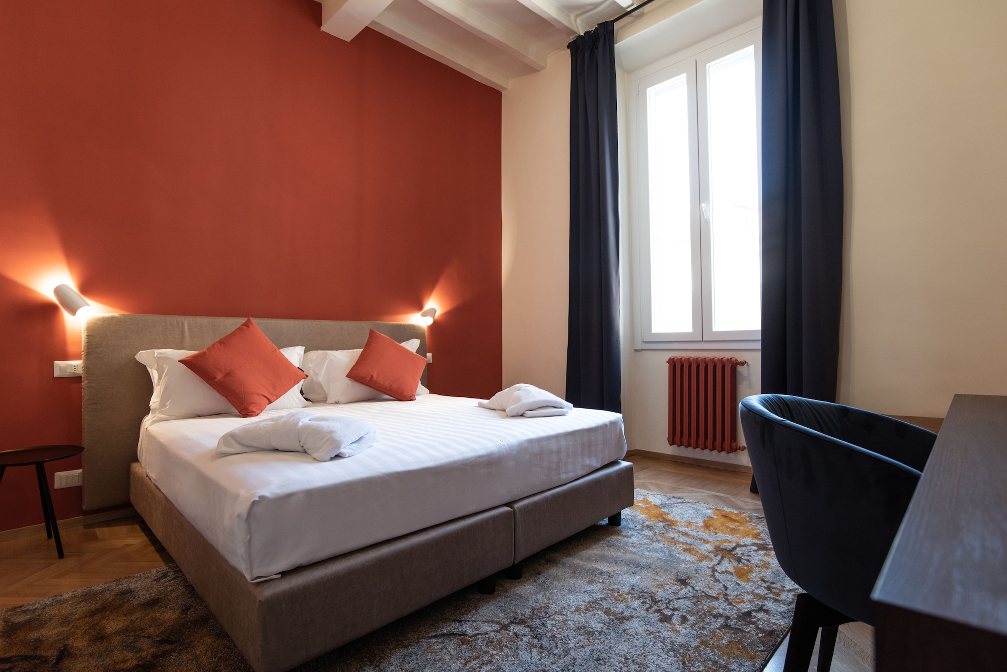 DELUXE, DOUBLE OR TWIN BED