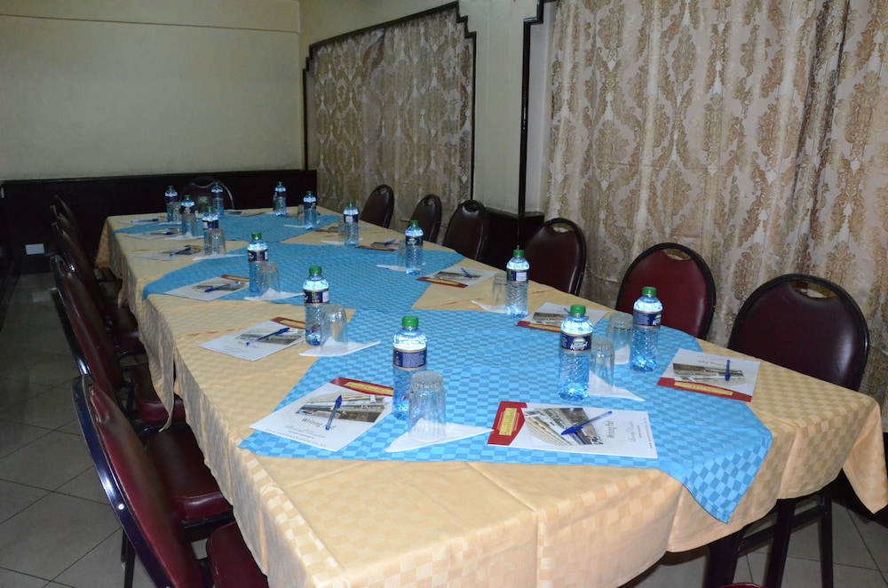 Sandton Palace Hotel 25/29