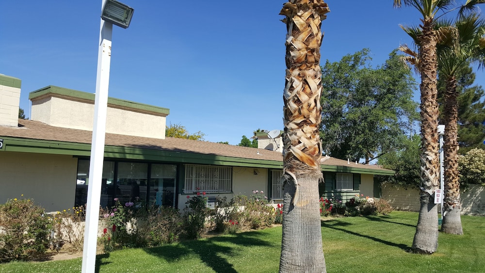 Town House Motel 41/45