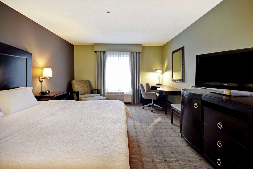 Hampton Inn Suites Detroit Canton 24/89