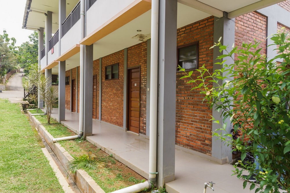 RedDoorz Plus @ Hotel Negeri Baru Lodaya Puncak 2/24
