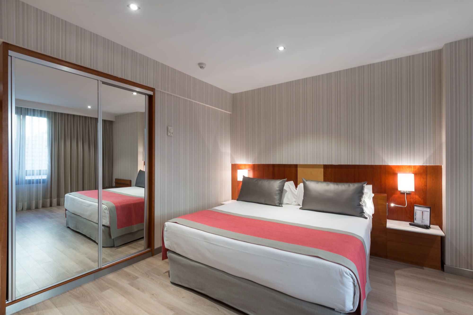 ROOM, SINGLE, DOUBLE BED
