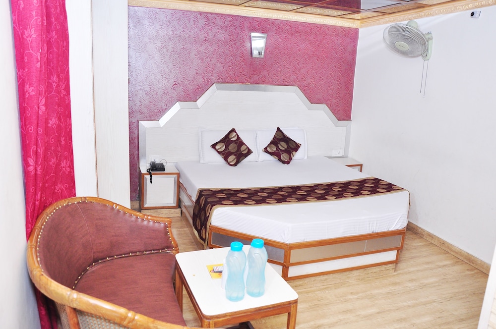 Hotel Sidharath 24/33