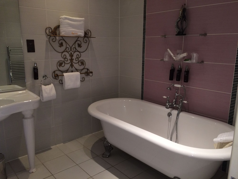 Orsett Hall Hotel 42/46