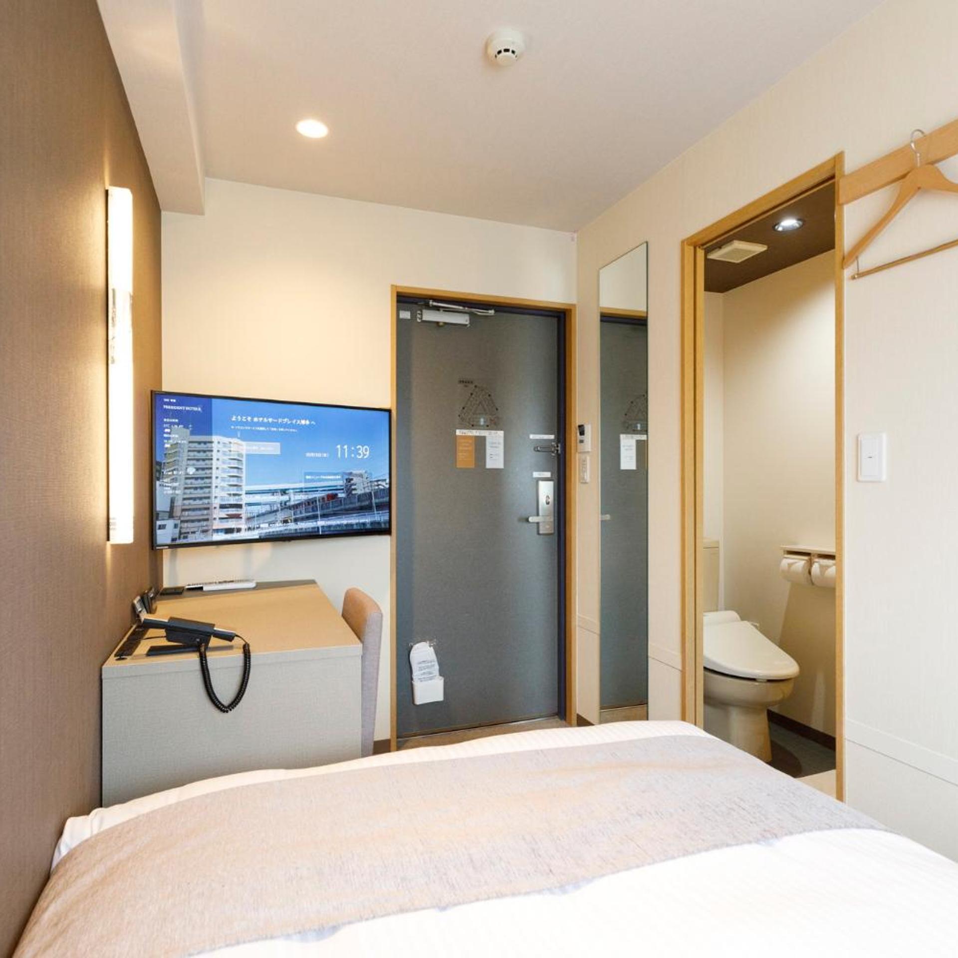 Room, Semi Double Bed, Electronic Cigarette Only, Smoking