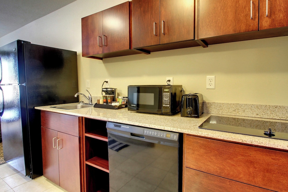 Cobblestone Inn & Suites - Harvey 49/50