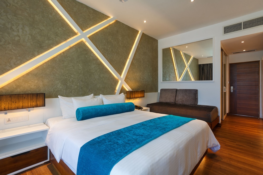 COASTAL, PREMIER, KING BED