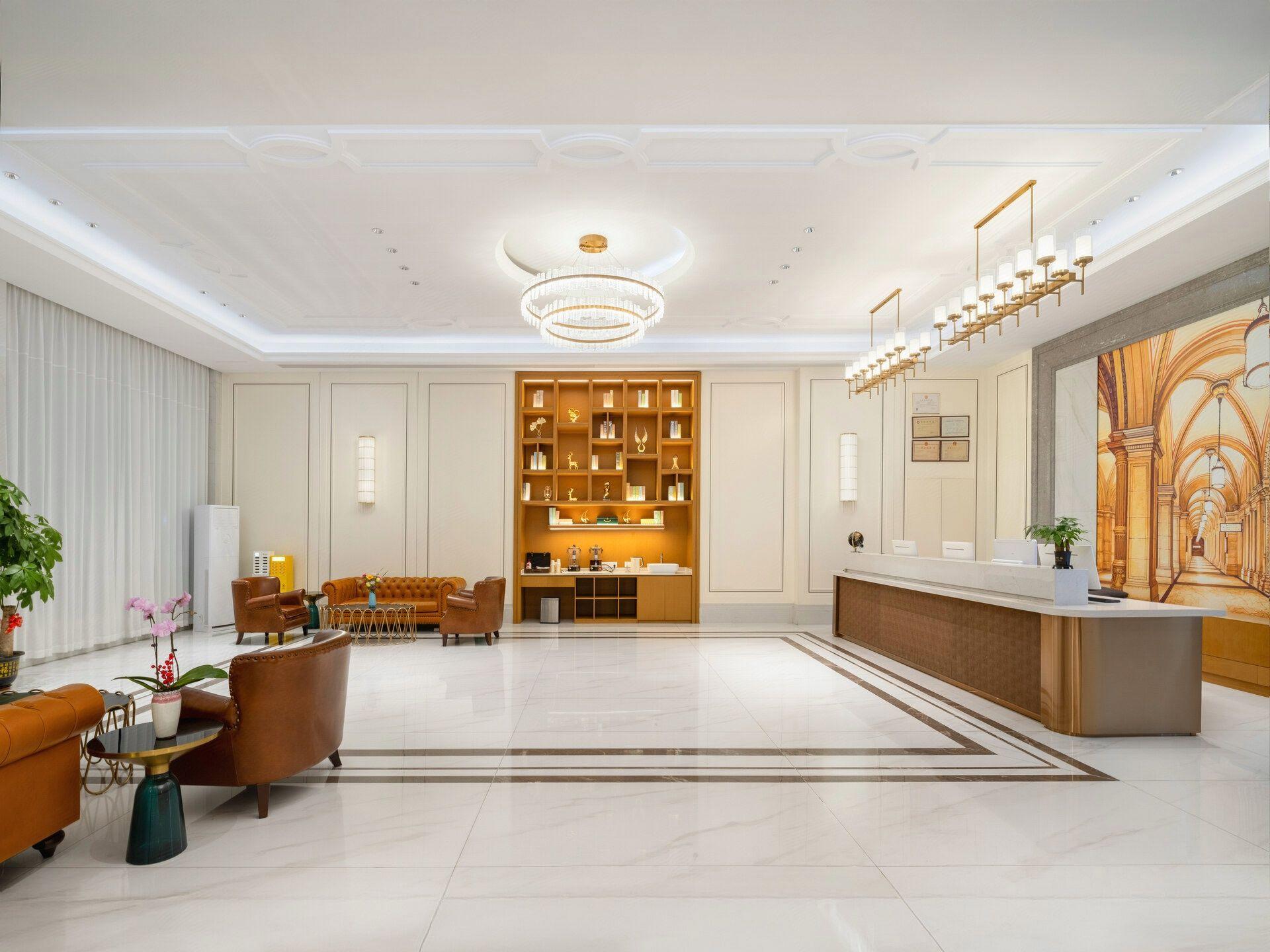 Vienna Hotel (Shenzhen Shuanglong Metro Station Longdong) 15/41