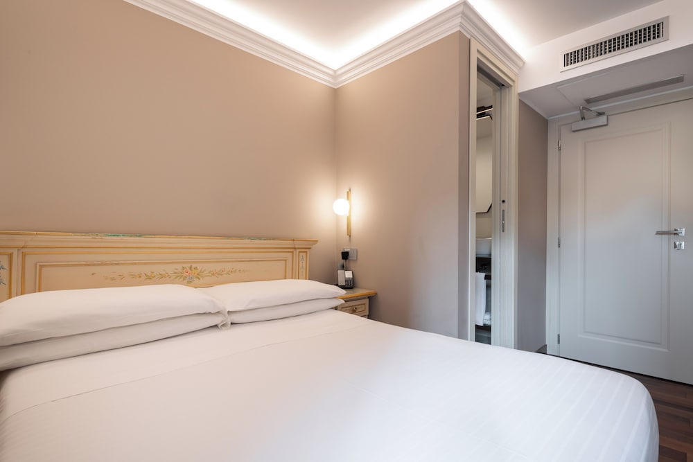 ROOM, DOUBLE OR TWIN BED, CANAL VIEW