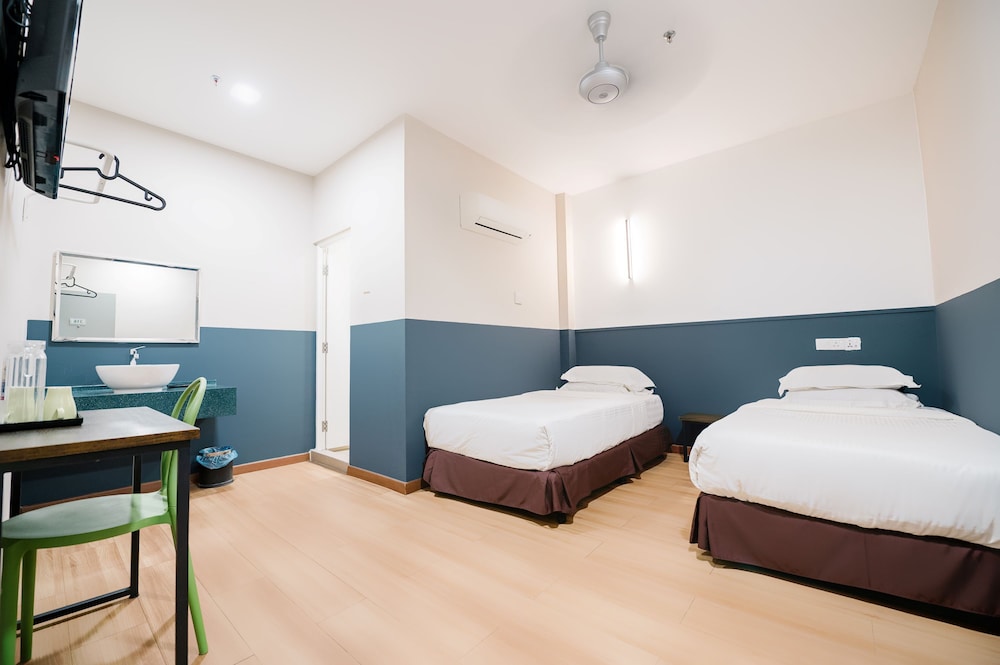 Room, Twin Beds, No Window