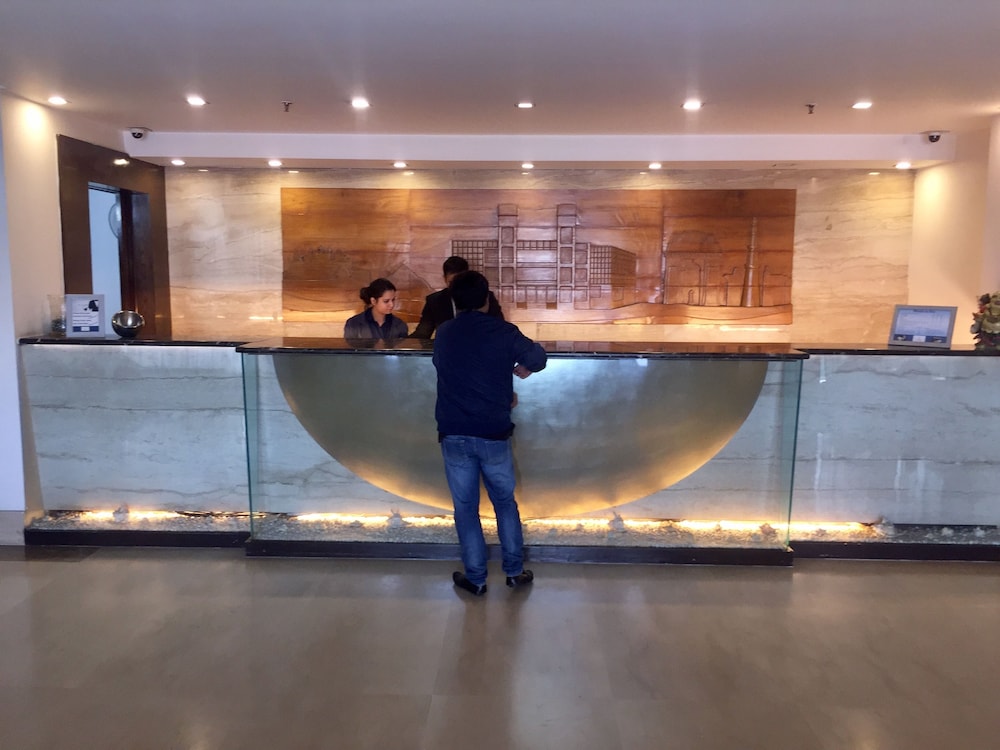 Taurus Sarovar Portico New Delhi 5/49