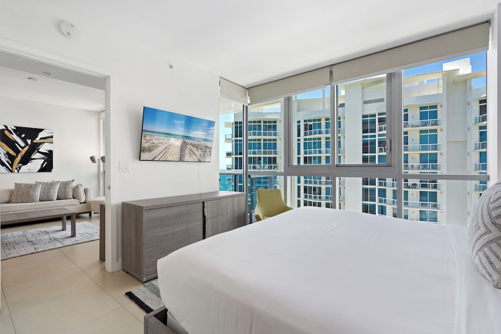 1 BEDROOM, DELUXE, APARTMENT, PARTIAL OCEAN VIEW, BALCONY
