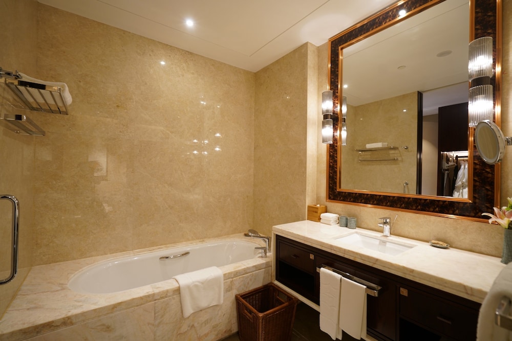 Shangri-la Hotel, Yiwu 74/75