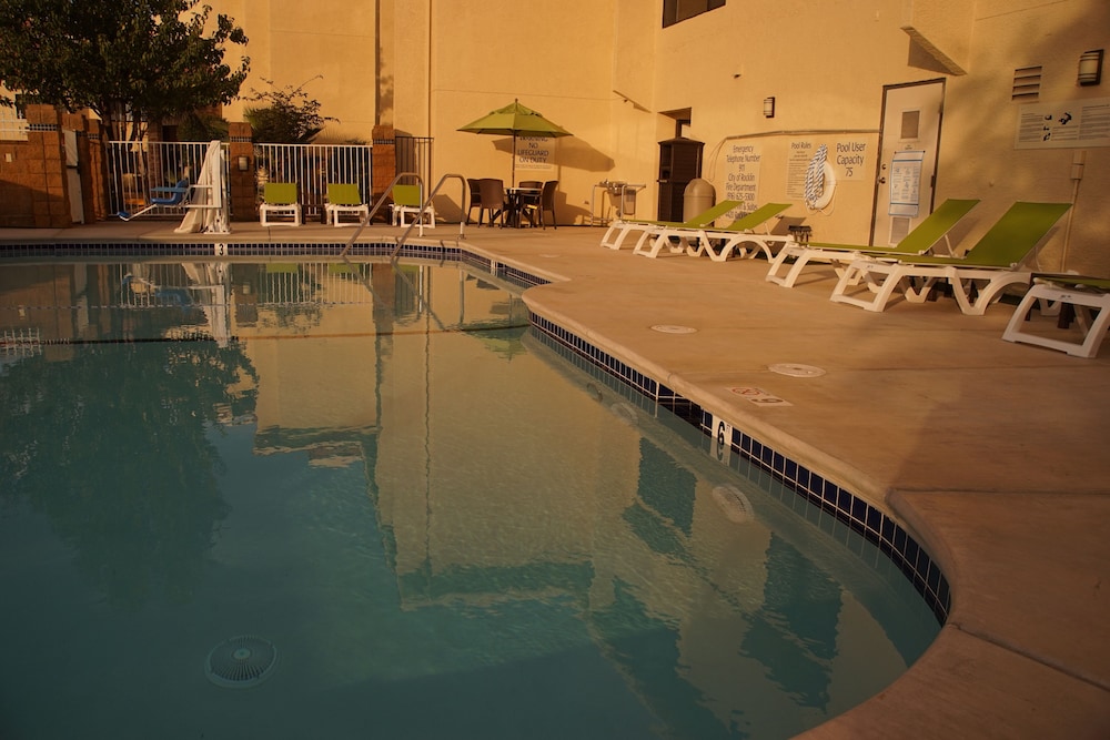 Comfort Inn & Suites Rocklin - Roseville 36/55