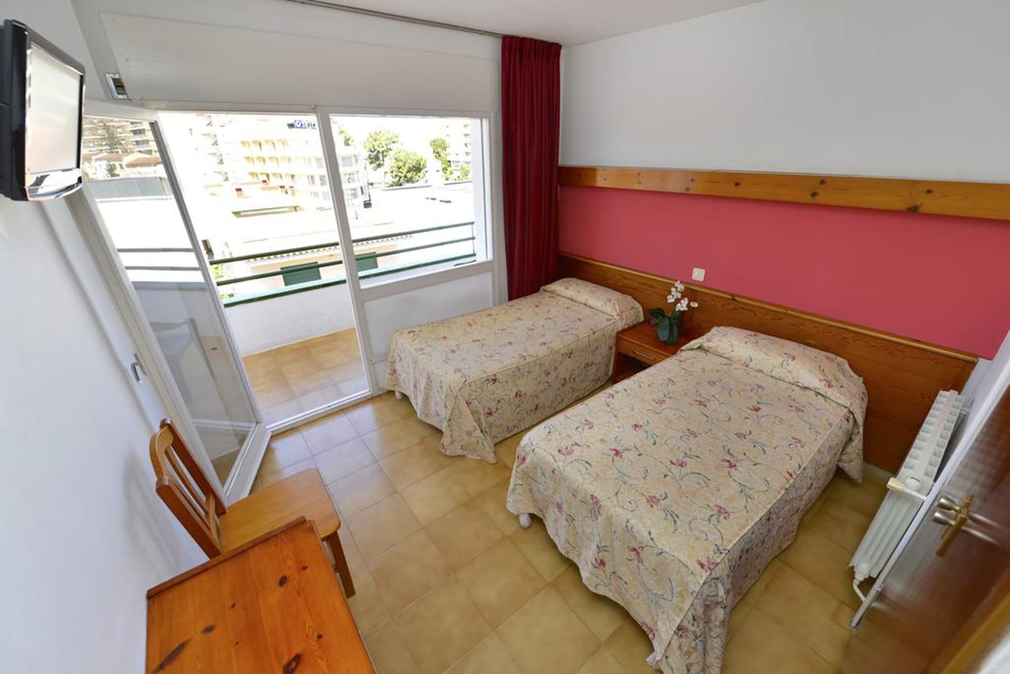 ROOM, TRIPLE