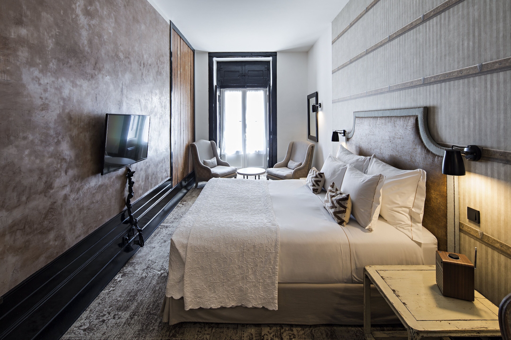 DELUXE, SUITE, SQUARE VIEW