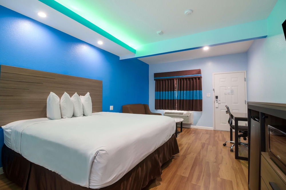 غرفة بسرير كينج، Americas Best Value Inn Aldine Westfield 2/3