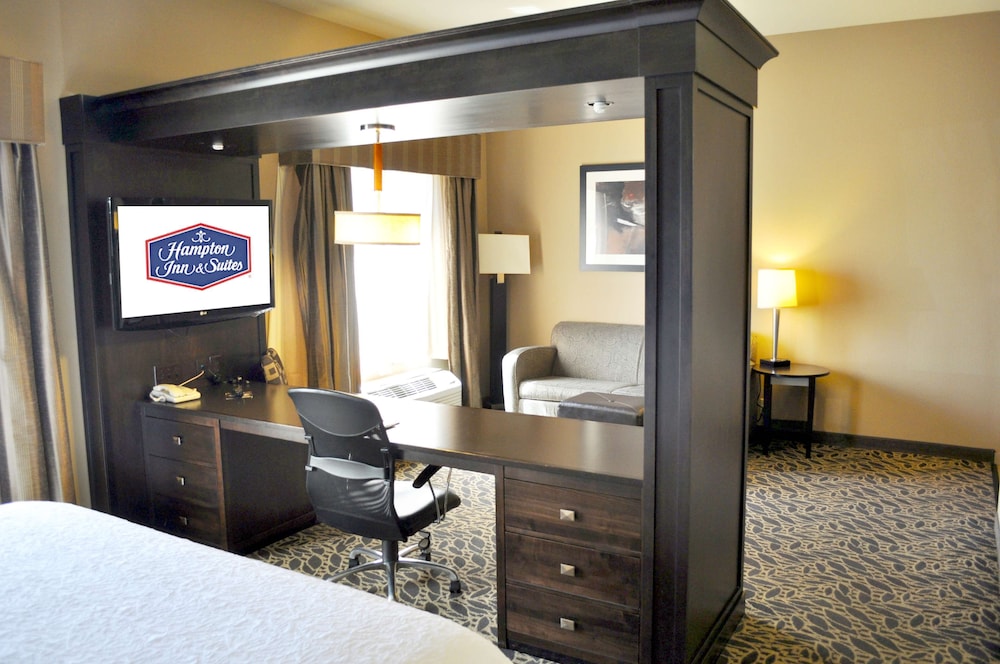 Hampton Inn & Suites Bay City, TX 28/39