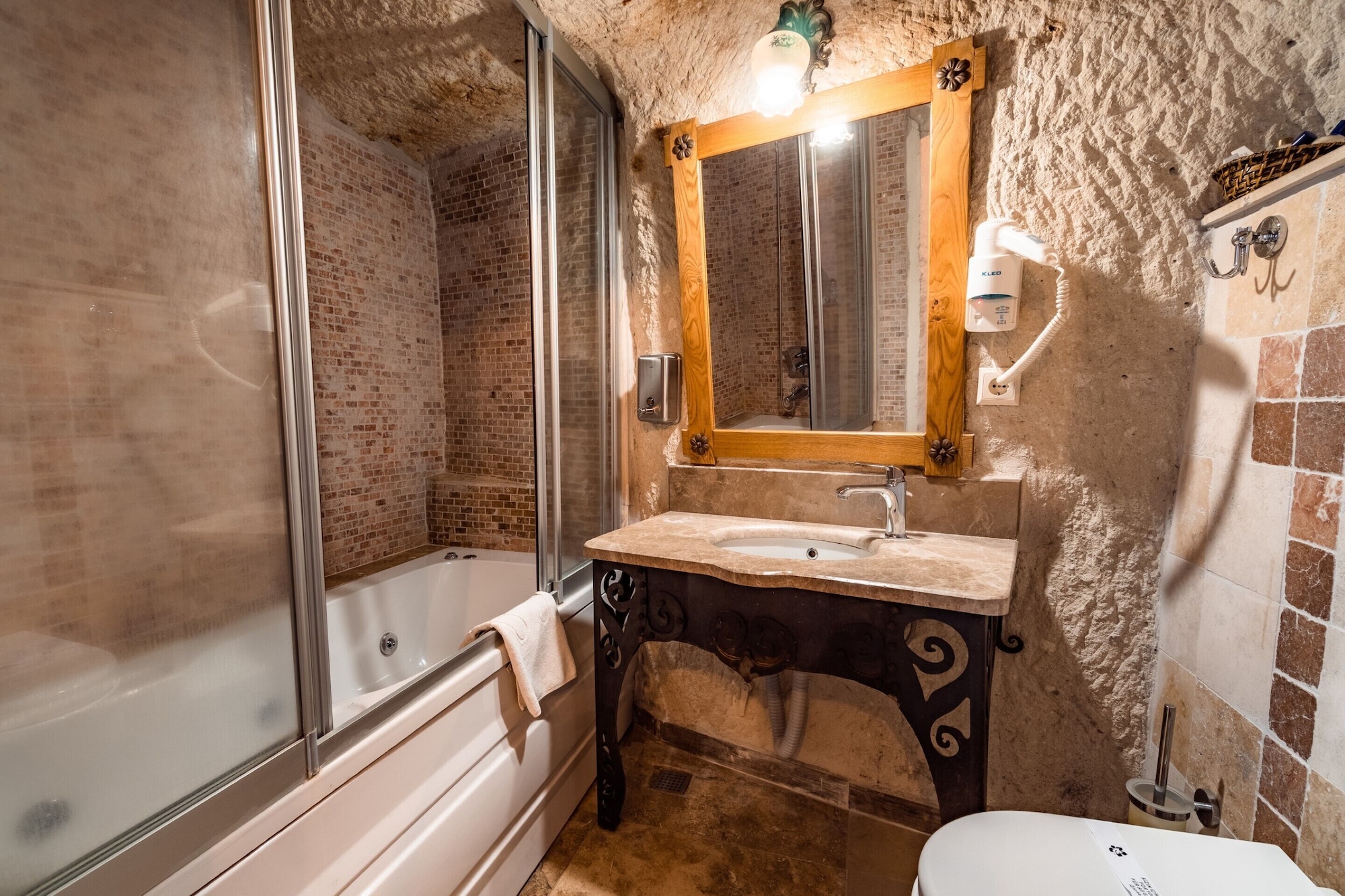 SUITE, VALLEY VIEW, JETTED TUB