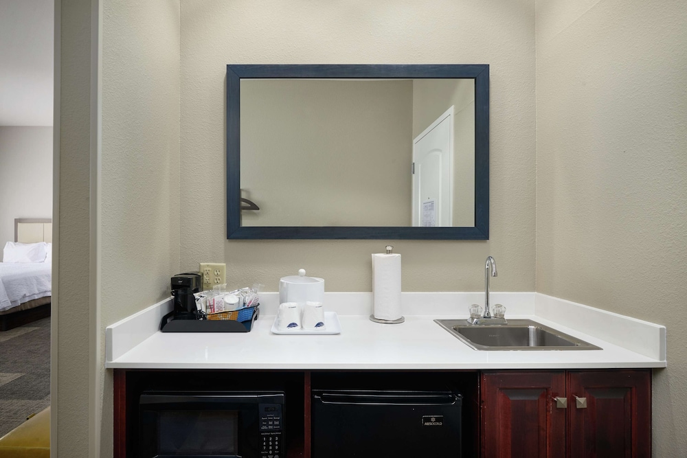 Hampton Inn and Suites Rogers 26/29