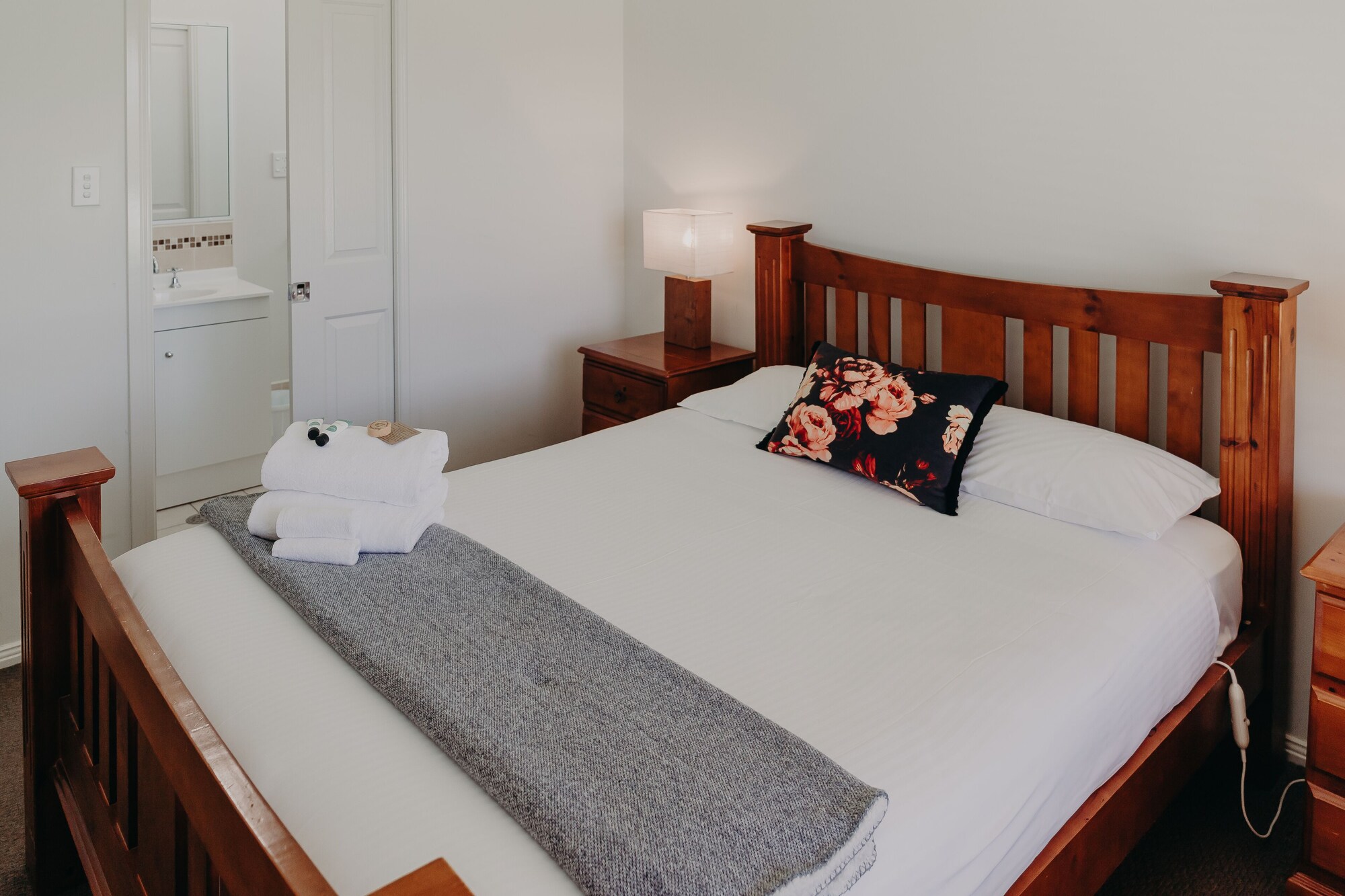1 Bedroom, Queen Bed