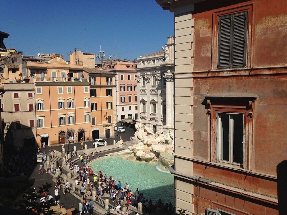 Relais Fontana di Trevi 55/64