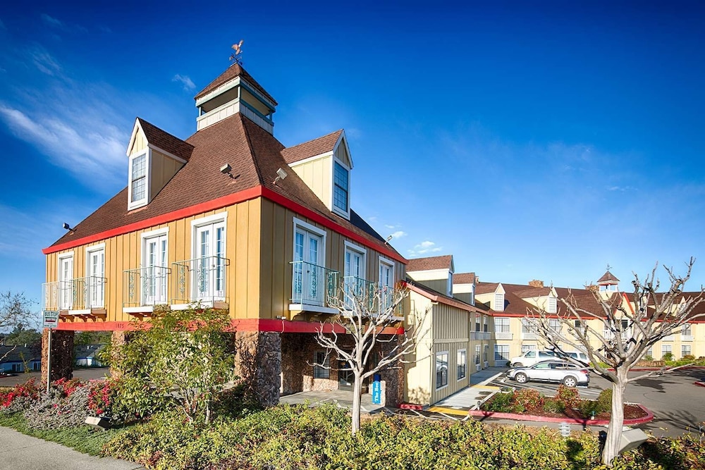 Red Lion Inn & Suites Auburn 11/36