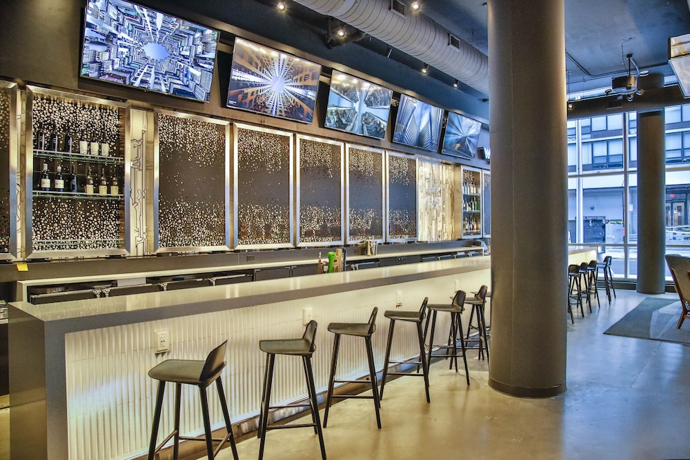 Aloft Chicago Mag Mile 6/47