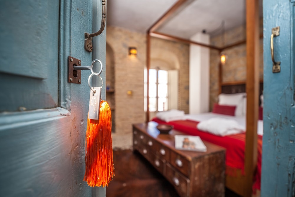 THE RIAD 28/28