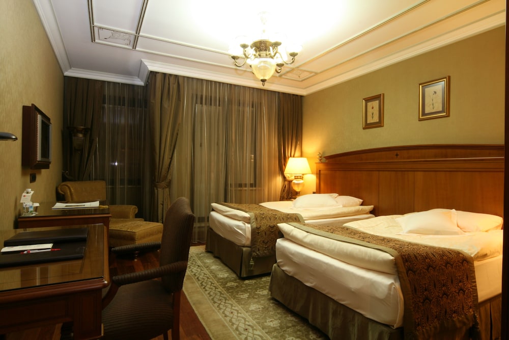 The Central Palace Taksim No Alcohol Served 9/50