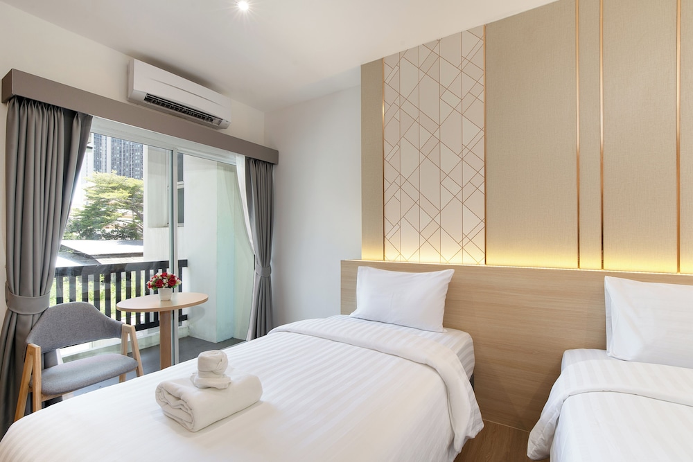DELUXE, TWIN BEDS