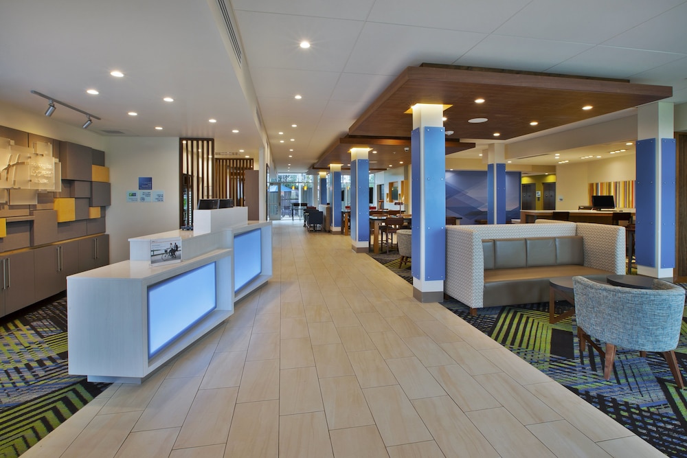 Holiday Inn Express And Suites South Hill 9/40