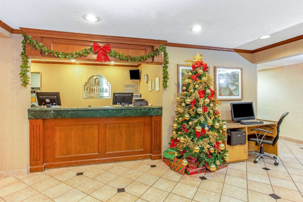 La Quinta Inn Milwaukee Airport/Oak Creek 8/53